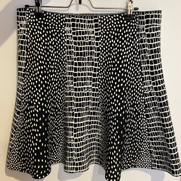 BCBGMAXAZRIA PEYTON CROC-JACQUARD SKIRT SIZE L - Picture 3 of 7